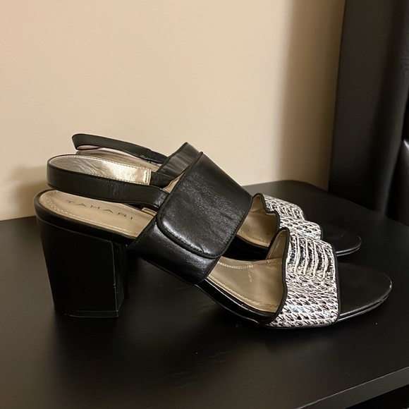 Tahari block heel sandals - Picture 2 of 4